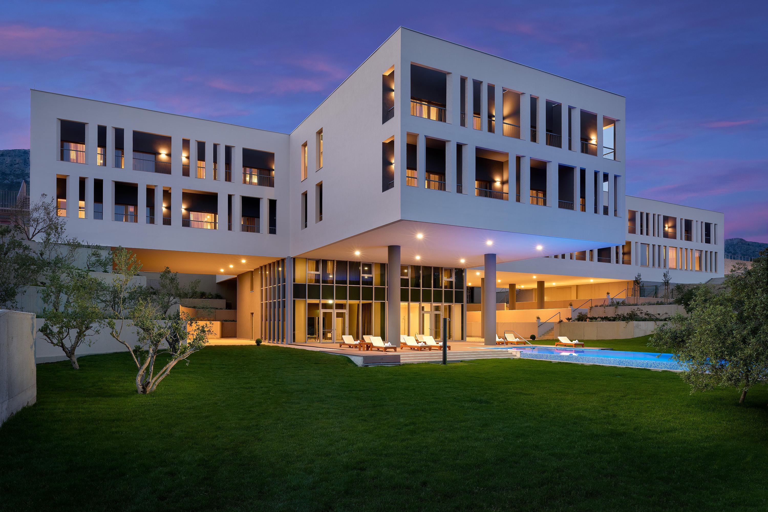 Palace 4*