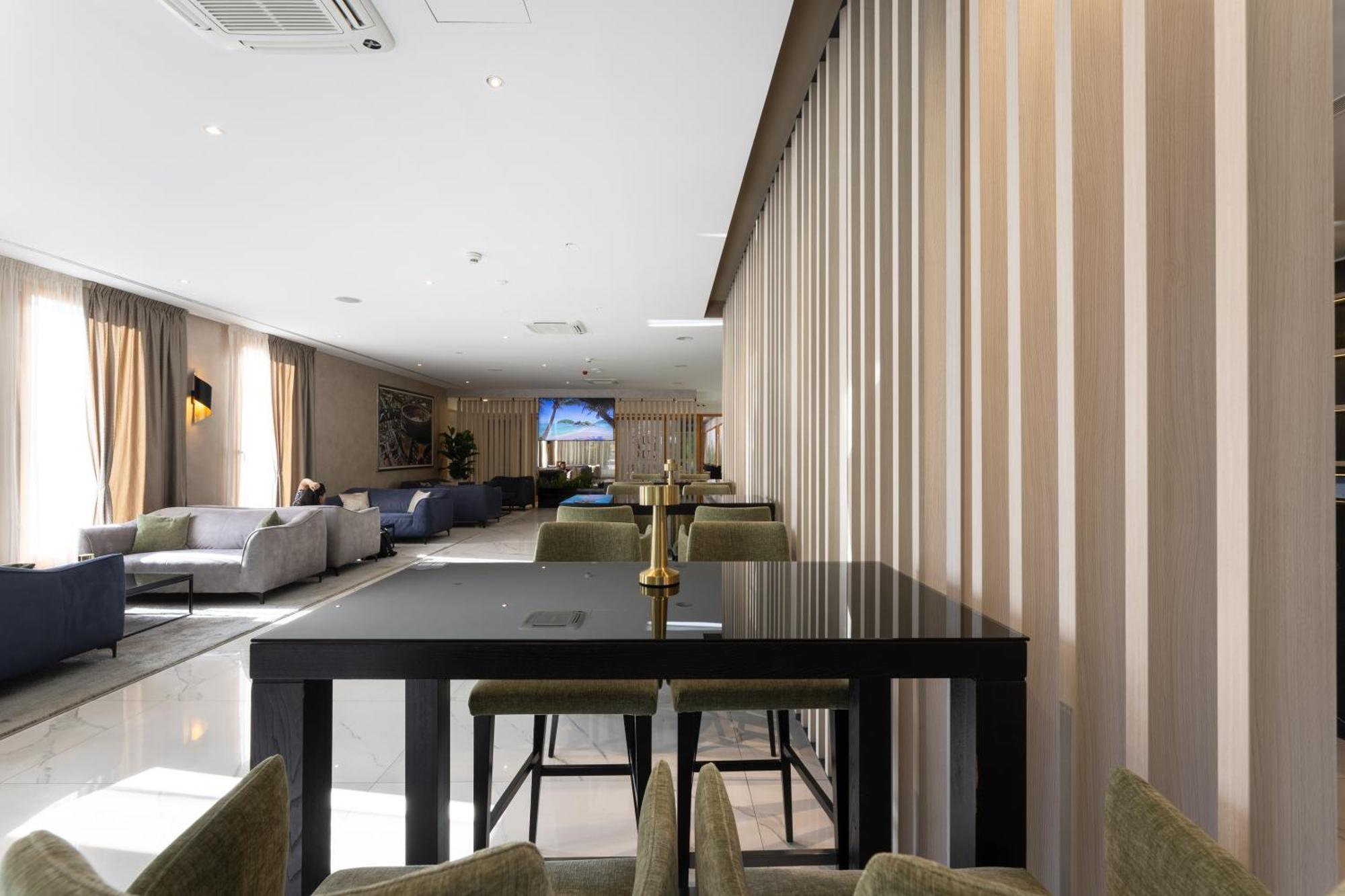Palace 4*